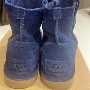 UGG MINI Perf unlined bootie